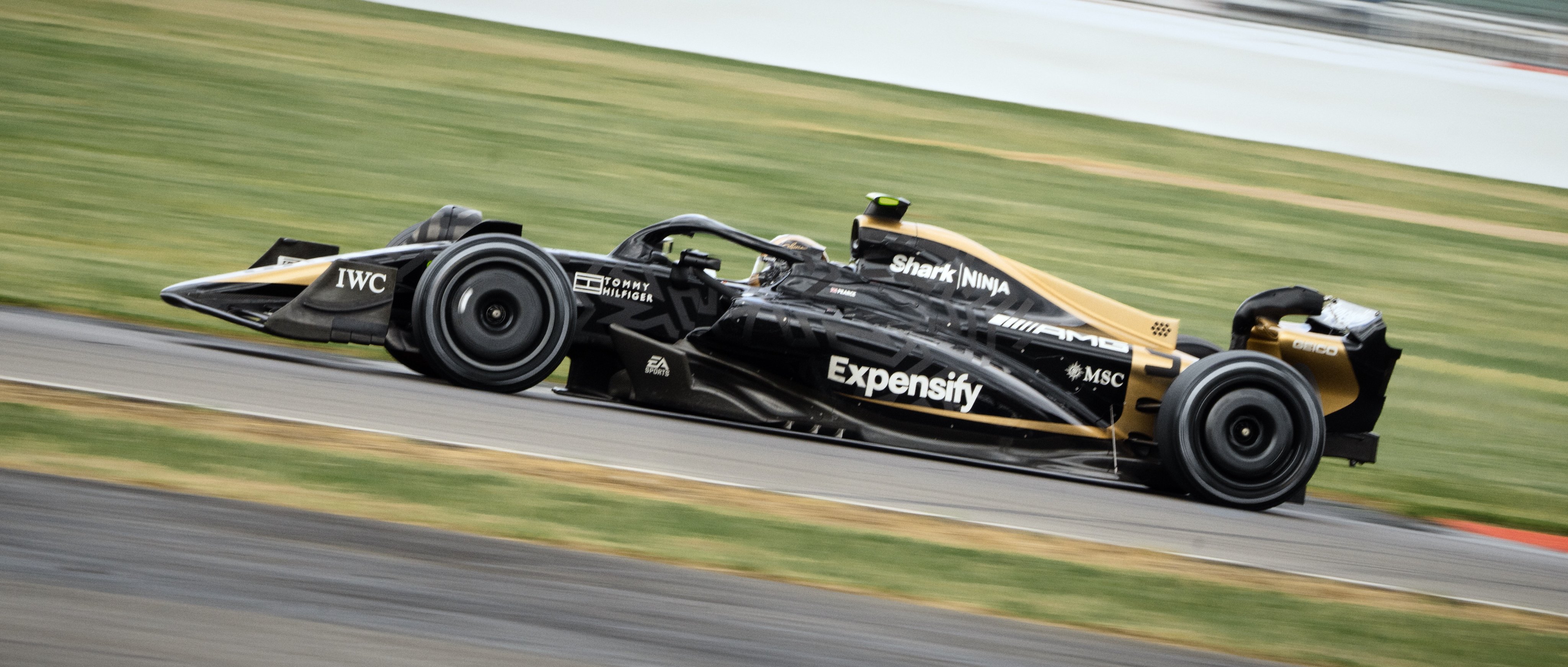 George Pitt Racing Driver BritishGp anche Hollywood in pista con Brad Pitt - Top Speed